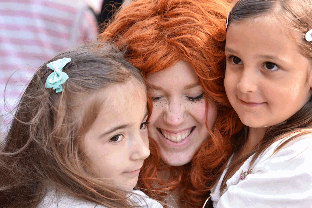 11 Tips for Having the Most Memorable Meet & Greets With Characters at Disneyland