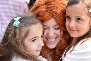 11 Tips for Having the Most Memorable Meet & Greets With Characters at Disneyland