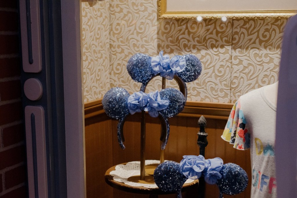 Stepping into the Magic: Disneyland® Resort Outfit Inspiration for Adults Stepping into the Magic: Disneyland® Resort Outfit Inspiration for Adults