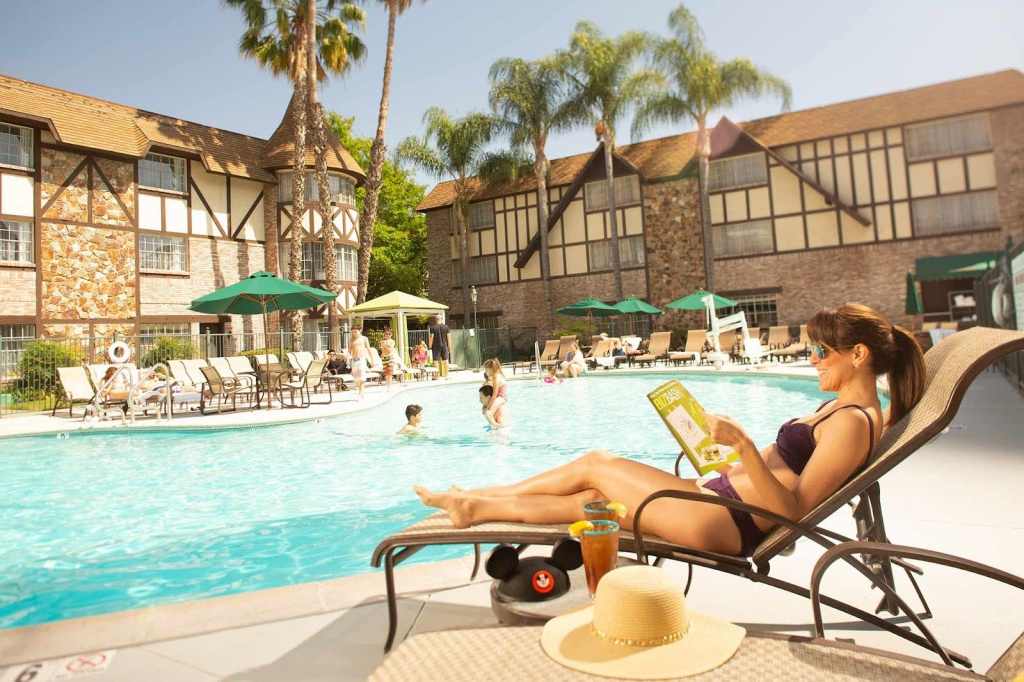 poolside at Anaheim Majestic Garden Hotel 