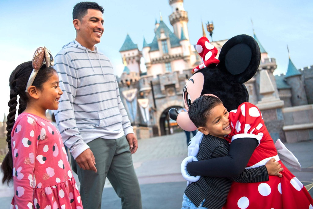 Ultimate Anaheim Travel Guide for Families: Where to Stay, Eat & Explore